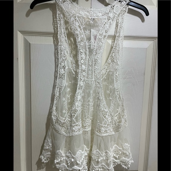 ISSI Off White Crochet Racerback Tank Top Vest Size Medium - Picture 4 of 5